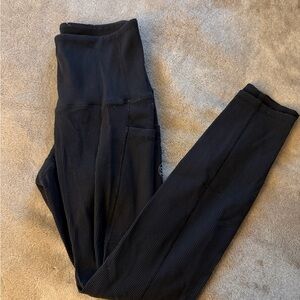 Sleek Black Ribbed Leggings